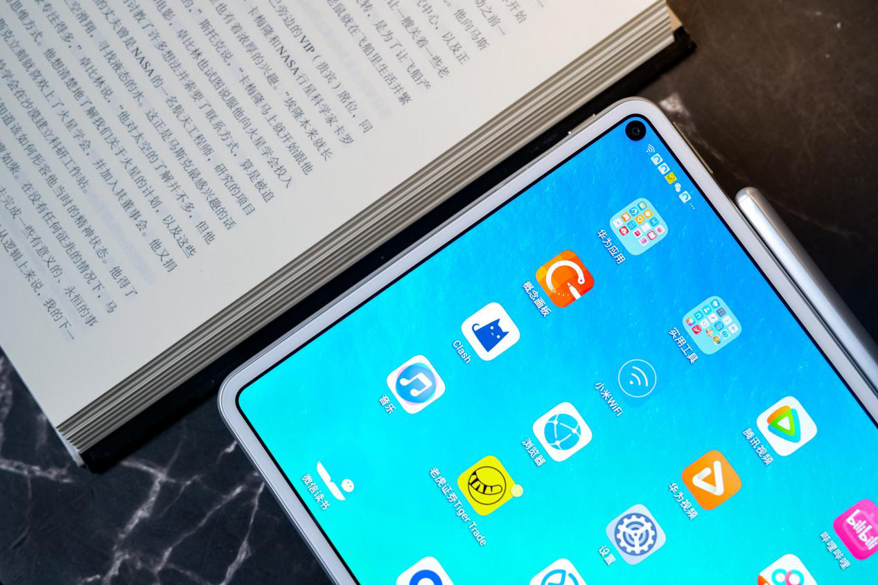 華為最新EMUI 11系統(tǒng)，智能科技的全新里程碑引領(lǐng)者