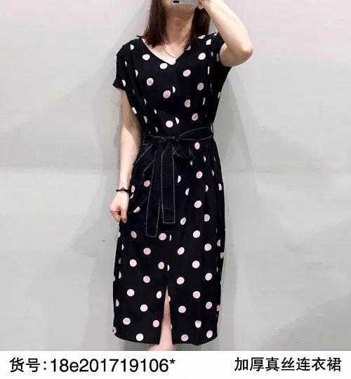 最新女裝圖片，時(shí)尚潮流的先鋒引領(lǐng)者